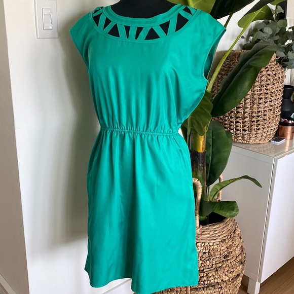 Banana Republic Green Dress with neck detailing - Picture 1 of 6